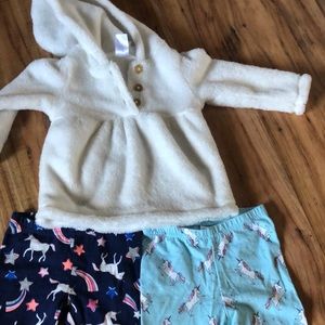 Sweatshirt and two leggings